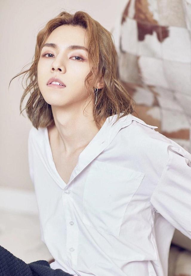 周锐发博控诉“不公平”对待,粉丝纷纷制作表情包安慰