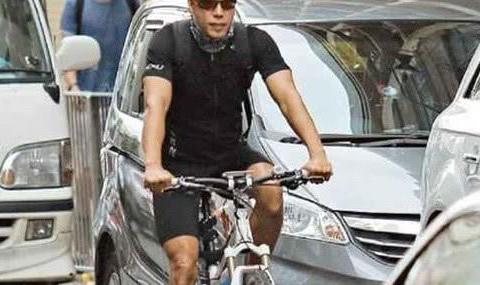 当年的张耀扬生活真的跟电影一样吗？座驾只是一辆自行车