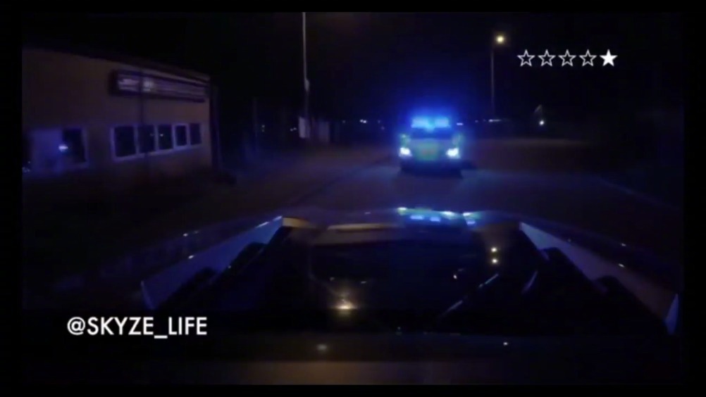 外国超级跑车与交警激烈追逐斗法视频合集，   ​