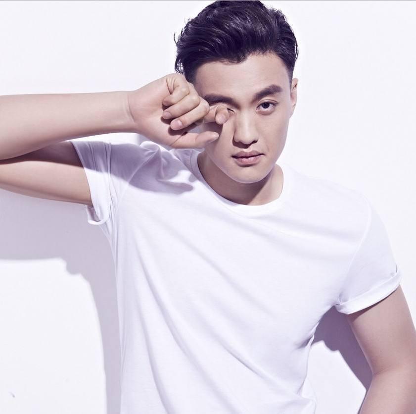 周一围大红大紫，朱丹却消失了整整一年，这一年到底发生了什么?