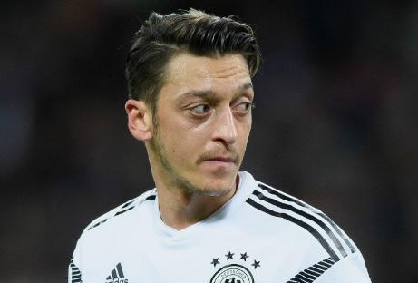 厄齐尔事件继续恶化!退出国家队都躲不过,