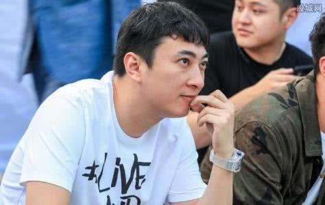 王思聪继谢娜之后力挺张杰, 凌晨开怼获网友支