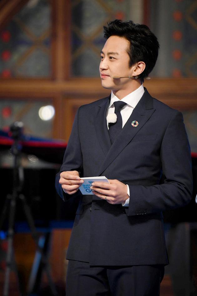 邓超全英文发博:跑男面试开口就让外国人笑喷