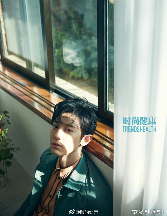 朴灿烈为国内杂志《时尚健康》拍摄五月刊封面