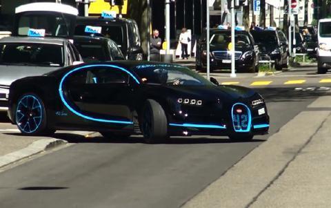 4000多万的超跑遇到台阶直接下? 看来底盘并没有像其他超跑那么低