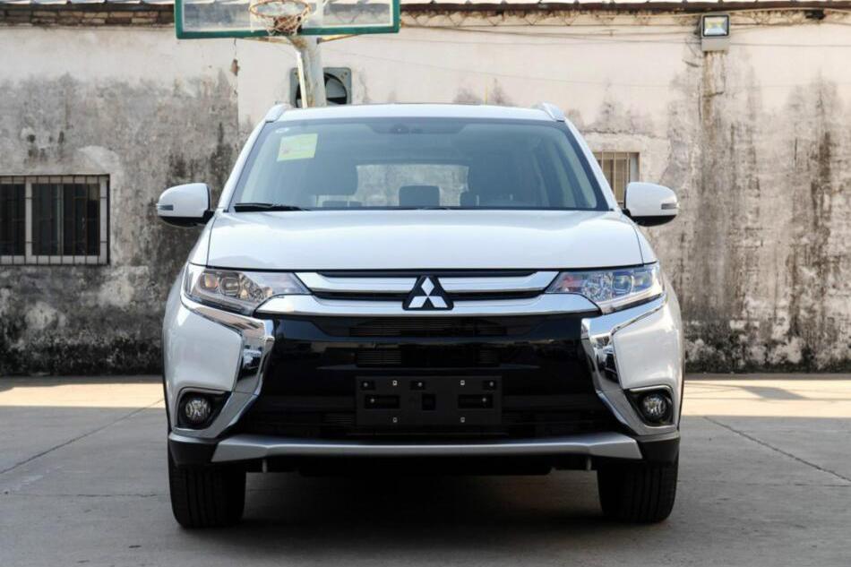 20万就可以入手的四驱7座SUV，三菱欧蓝德为啥就是卖不好？