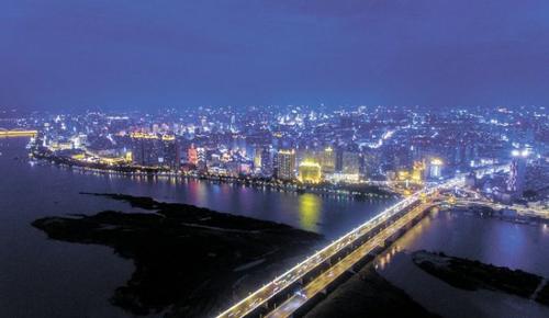依萍当年跳的那座桥一不小心成了哈尔滨网红桥