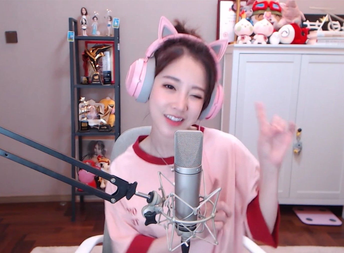 当91年的冯提莫碰到杨超越, 网友: 终于知道什