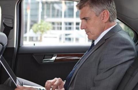 大众这回终于改变了，全新途锐采用“双屏”设计。但也不能太夸它