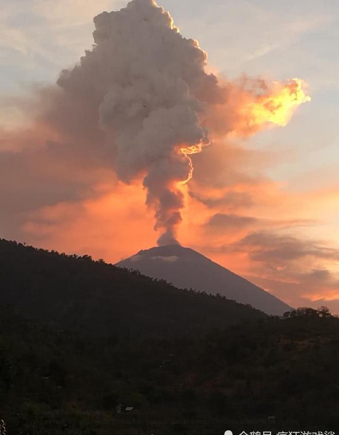 高考旅游?今天不要去这个地方,因为巴厘岛火山爆发啦!