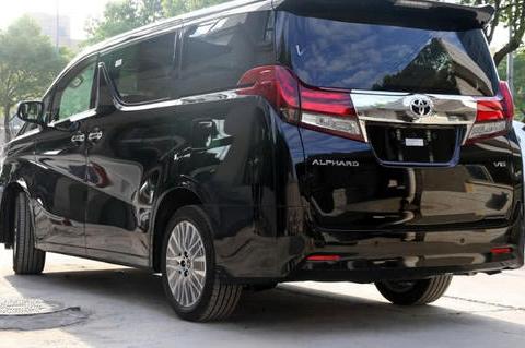 56万涨到80万，这货不把奔驰当回事，4S店老顾客提车都加价20万