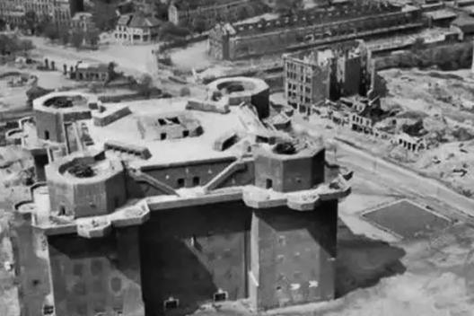 希特勒当年建造的防空堡垒,因很难拆除保留至今!
