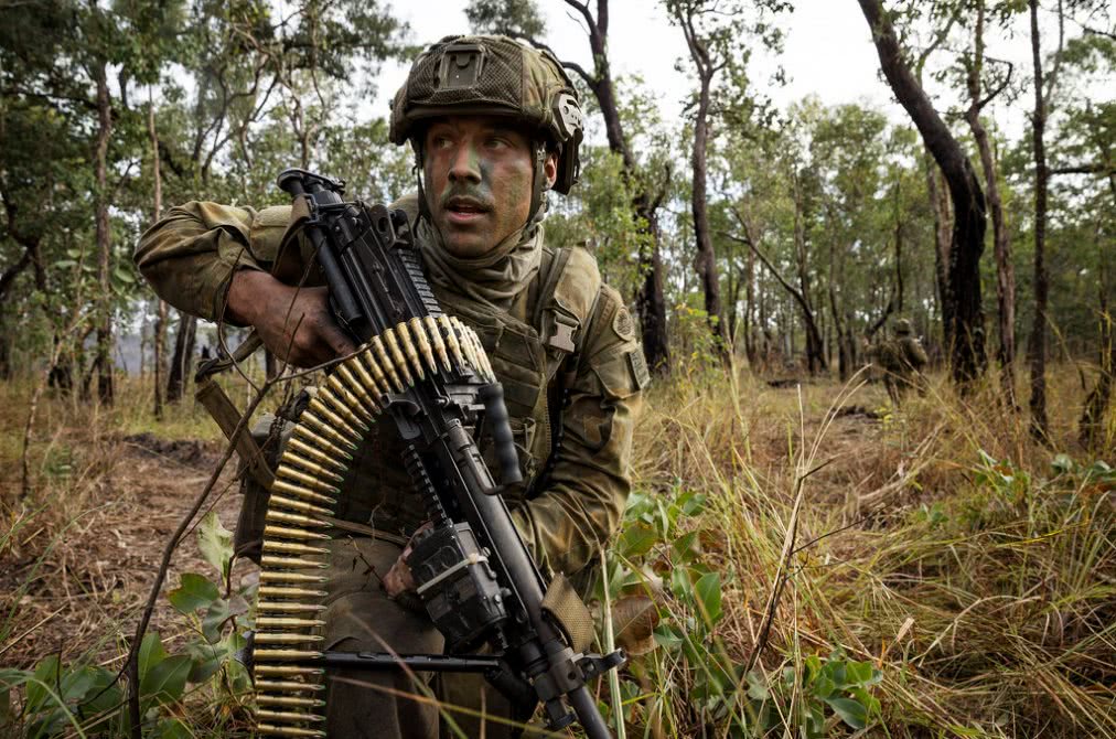 澳大利亚陆军演习 画面媲美好莱坞经典军事大