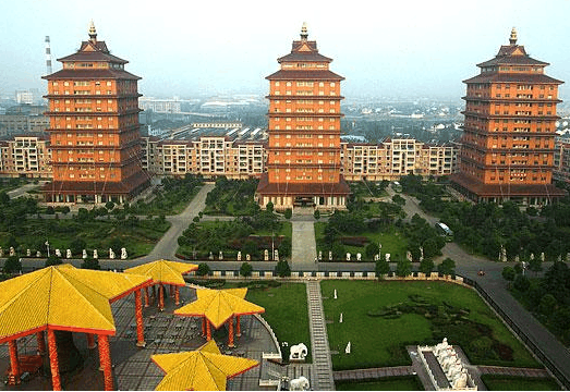 在中国,曾经最有钱的村子, 如今却濒临破产!