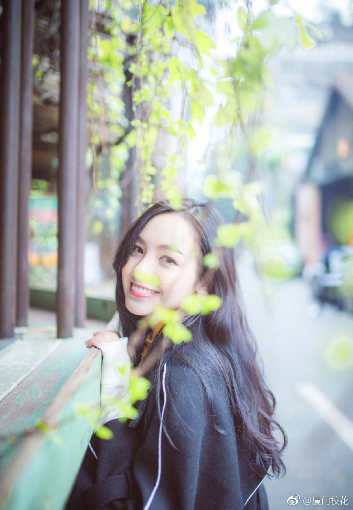 就读于四川音乐学院成都美术学院,来自四川,你