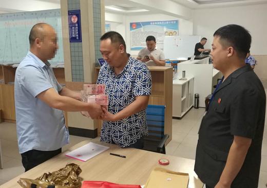 南阳一信用社员工为他人担保成老赖 被拘10