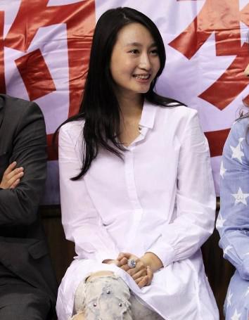 著名篮球运动员、广东宏远队队长周鹏的娇妻
