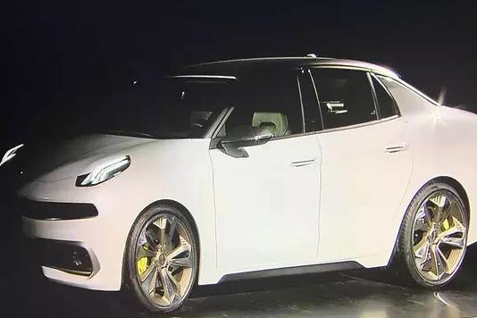 将迈腾逼进绝路 这车比奔驰还拉风，配2.0T＋四驱独悬，不足12万