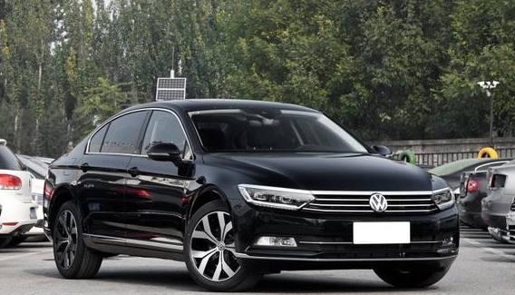 大众就是爷们，虽说凯美瑞雅阁都换代，可迈腾直降1万，让你嘚瑟