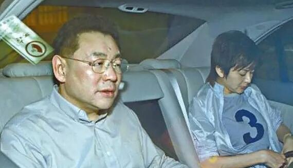 香港最钟爱迈巴赫座驾的富豪, 中年玩高尔夫过度如今几近肾衰竭