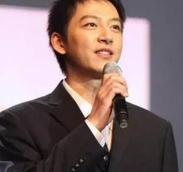 央视主播胡悦鑫：“最帅实习生”十年磨一剑褪去青涩