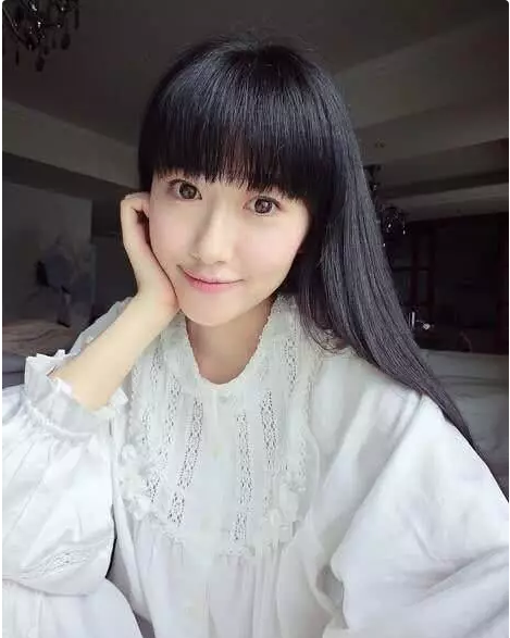 盘点那些见光死的网红们:抖音男神费启鸣和豆