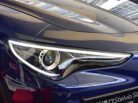 玛莎拉蒂4S店40万的SUV，5.8秒破百，送老婆，老婆超开心