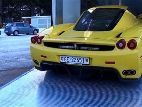 富二代开超跑去漂移，结果看到这车，网友：比贾乃亮那辆还霸气！