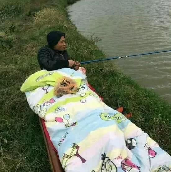 搞笑图片搞笑段子:钓鱼的最高境界是什么样子?这哥们