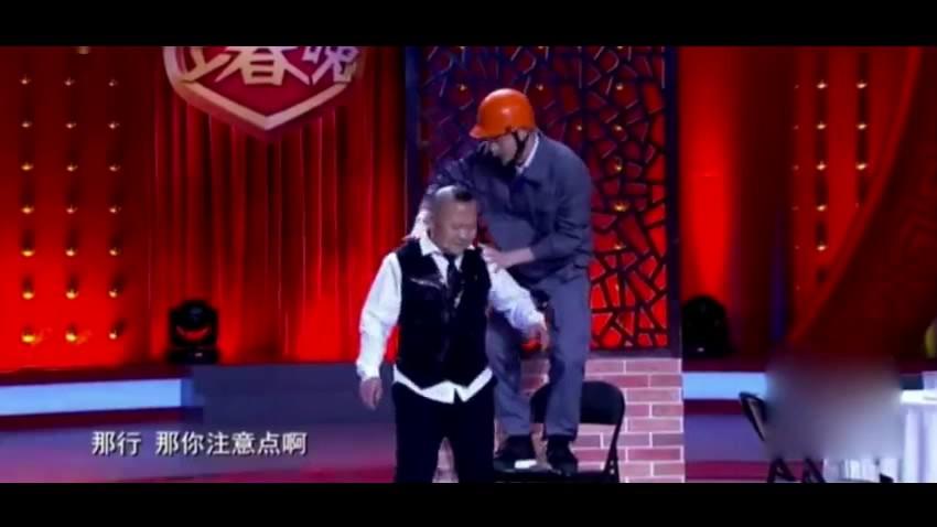 崔大笨小品《饭局》,自信哥同学聚会 很现实反应了当下的风气