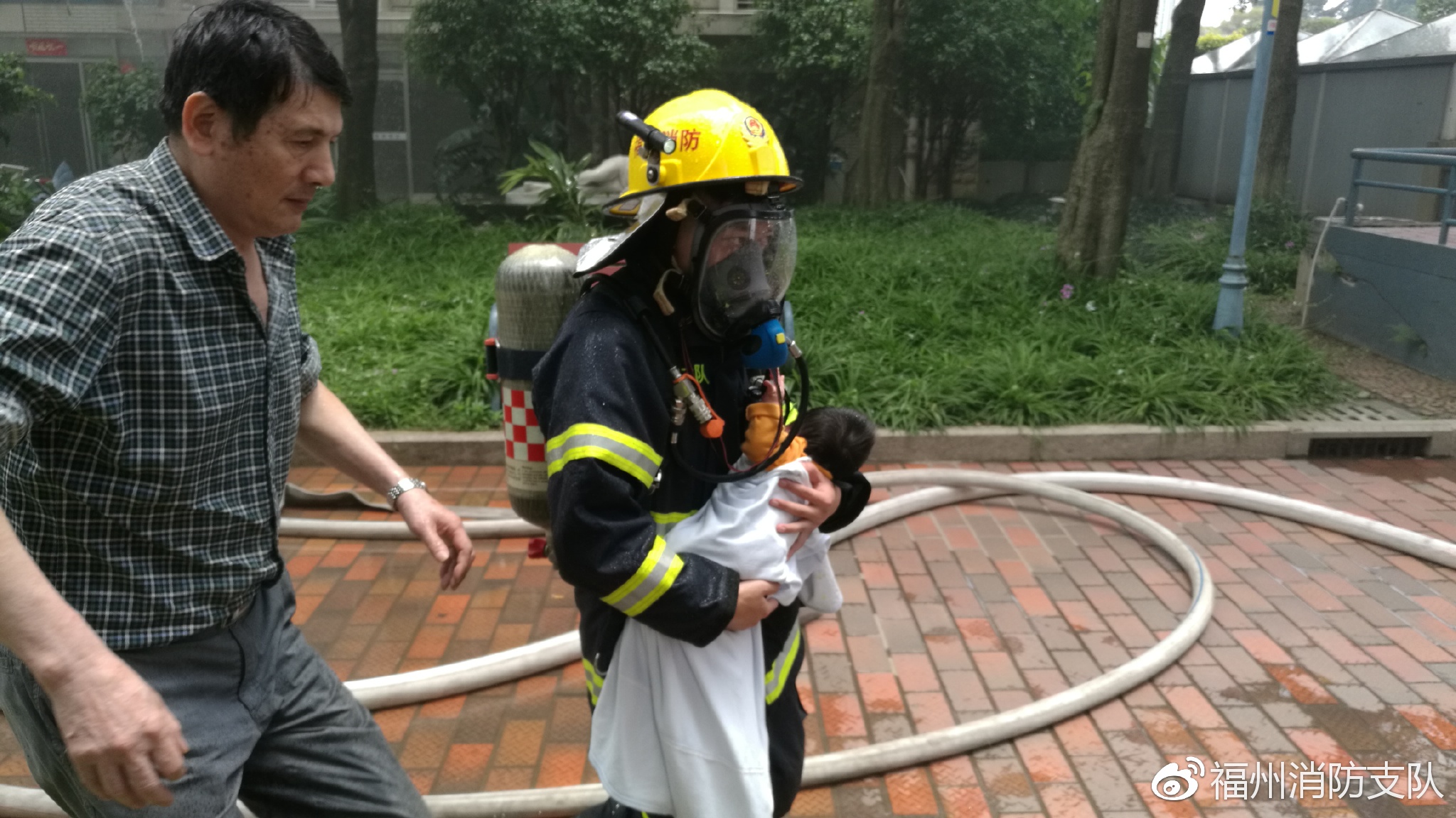 您知道消防员救火有多危险吗?直到我看了这个