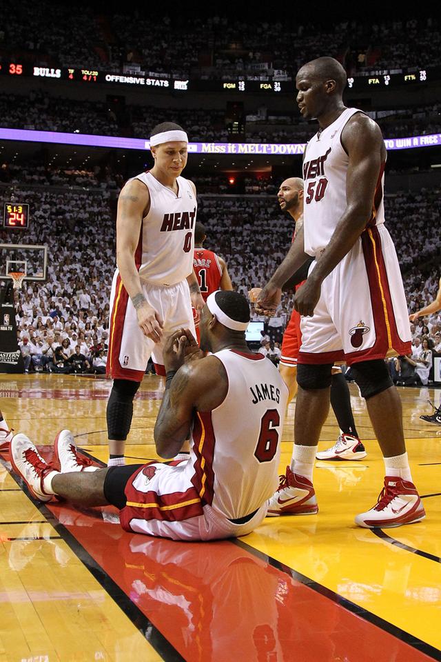 经典:2011年热火VS公牛G3 詹姆斯韦德大战罗