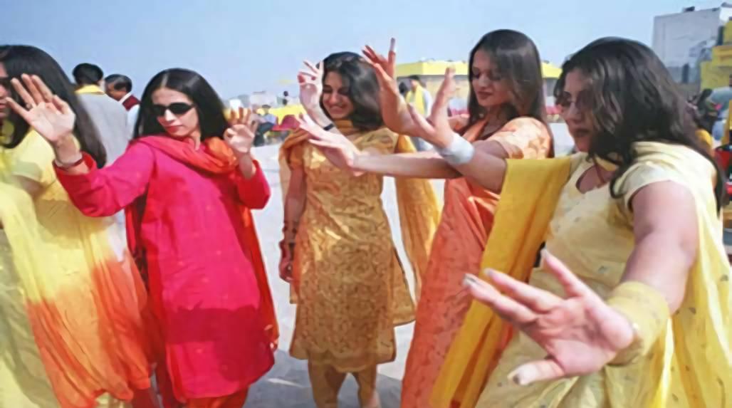 伊斯兰堡的市中心有点繁华, 巴基斯坦女人也喜欢出门逛街