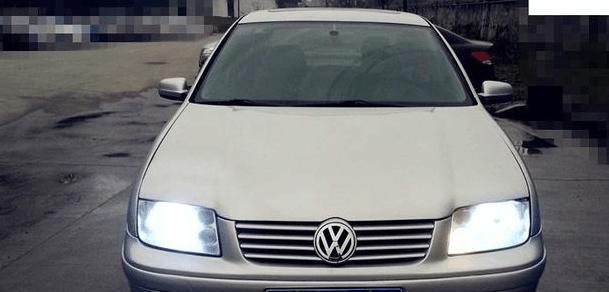 德粉们看看14年前的老宝来, 你就会发现大众简配到什么程度