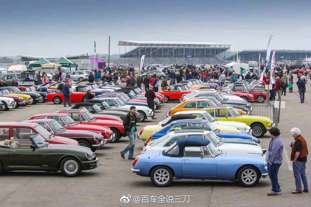 名爵6的银石赛道版刚在伦敦完成首秀，南京的驾控营就开始了。