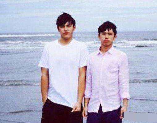 明星兄弟姐妹颜值差距大:关晓彤姐姐像男孩,余