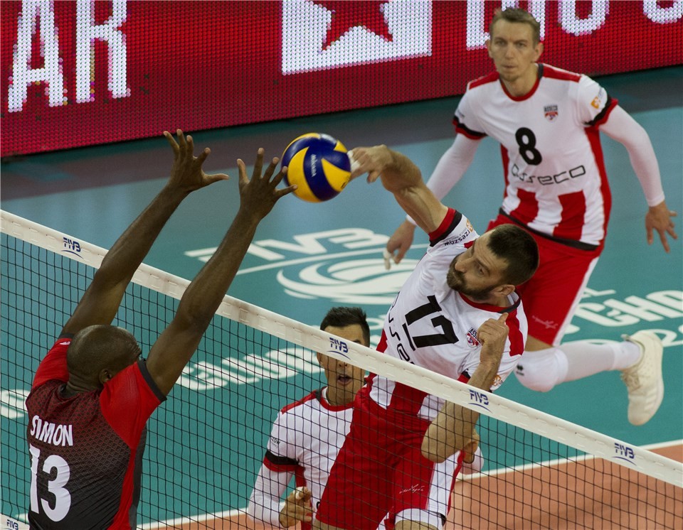 2018男排世俱杯半决赛:奇维塔诺瓦(意)3-1热舒