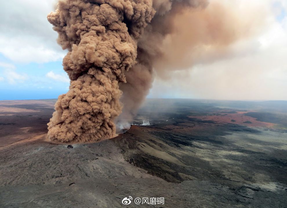 2018年5月,夏威夷岛基拉韦厄火山爆发喷出的