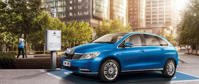 卖30万谁见都说丑，1公里一毛钱，后台很硬特斯拉看了都害怕！