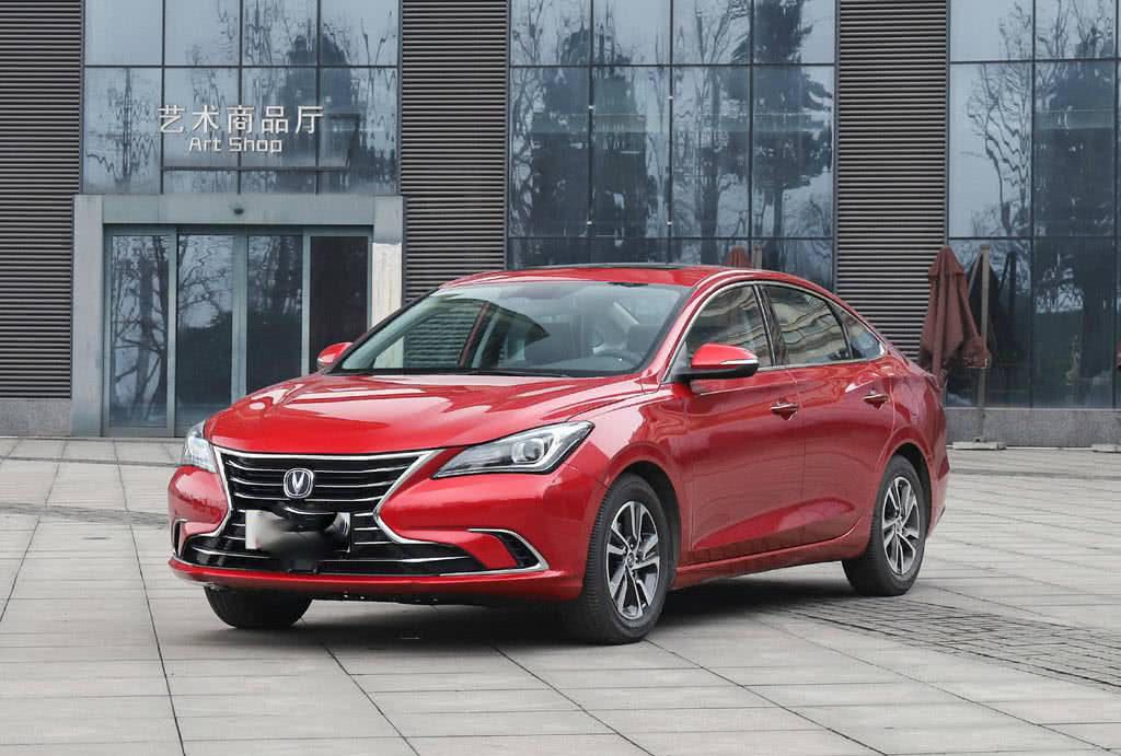 长安小亲民,7.49万,配1.6L油耗5毛,颜值不输朗