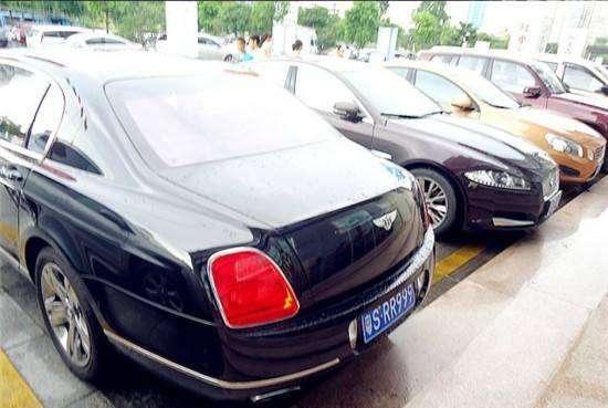 从劳斯莱斯挂到宝骏，曾经娱乐之都也是此般沦落速度