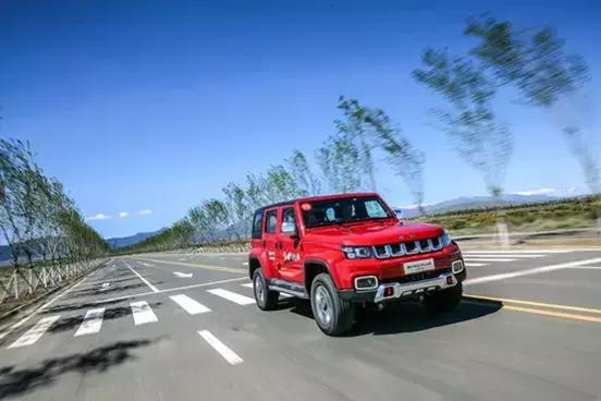 这款硬派越野车，搭载2.0T和2.3T，螺旋簧独立前悬，男人的标配