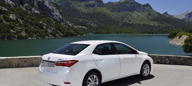 85后新提的卡罗拉，同事每天蹭车喜欢不得了，说下月也要买一辆