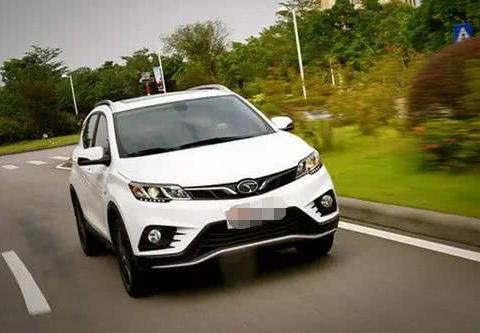 年轻人的首选！颜值爆表，内饰科技感十足，搭1.5T＋CVT，仅6万