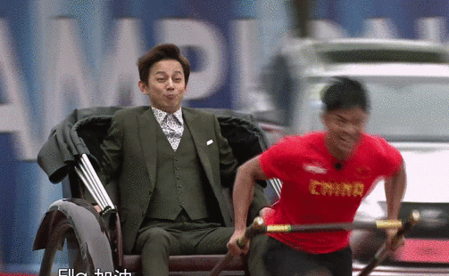 搞笑段子笑话gif趣图:你赢了八千多,别独吞啊!