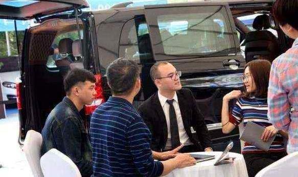 国五汽车库存成堆，为啥不降价出售，车企表示：降价没钱赚