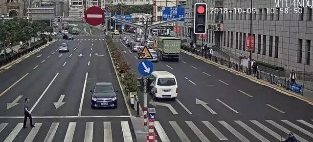 用“智慧”激活城市交通脉搏——上海：“智慧交通”建设让道路更