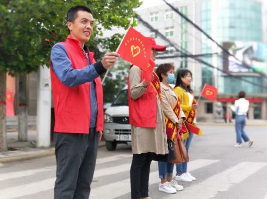 潼关交警大队车管所积极开展五个一文明交通