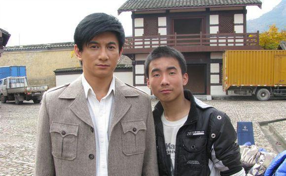 横店龙套演员和明星的合影, 网友: 龙套是不是要