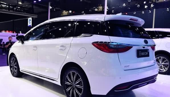 GL8、奥德赛遇硬茬,国产出品7.9秒破百,油耗低至1.4L